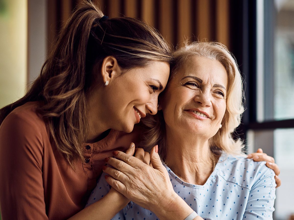 Mãe e filha felizes juntas